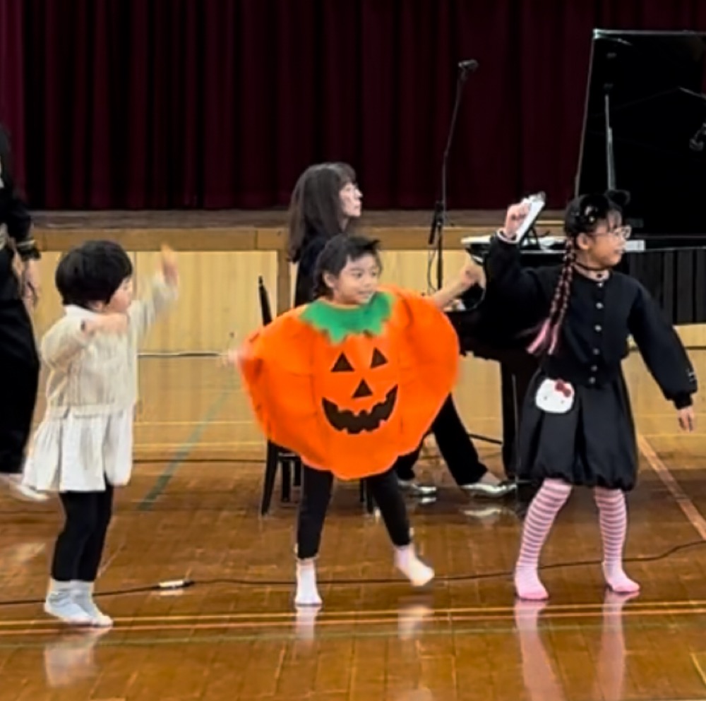 京都市南区のピアノ教室による吉祥院小学校でのピアノ演奏