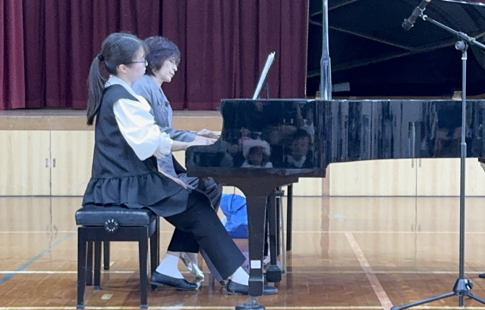 京都市南区の吉祥院小学校の地域イベントに聴いて踊って楽しいピアノ演奏で参加！