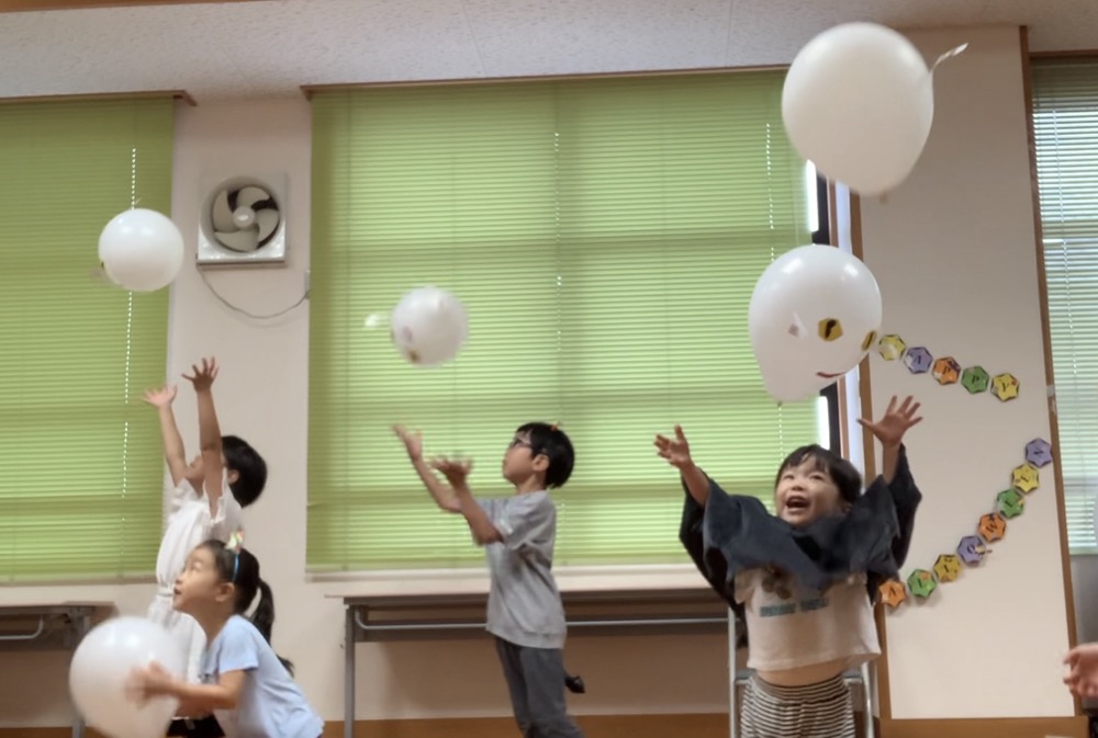 京都市南区の英語リトミッククラスのハロウィンレッスン＆パーティー