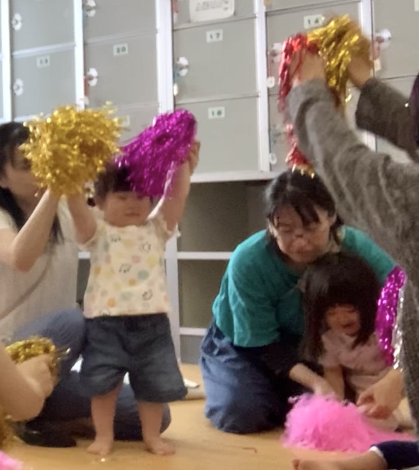 京都市のベビーリトミック教室で１歳ちゃん達の海で遊ぼレッスン！