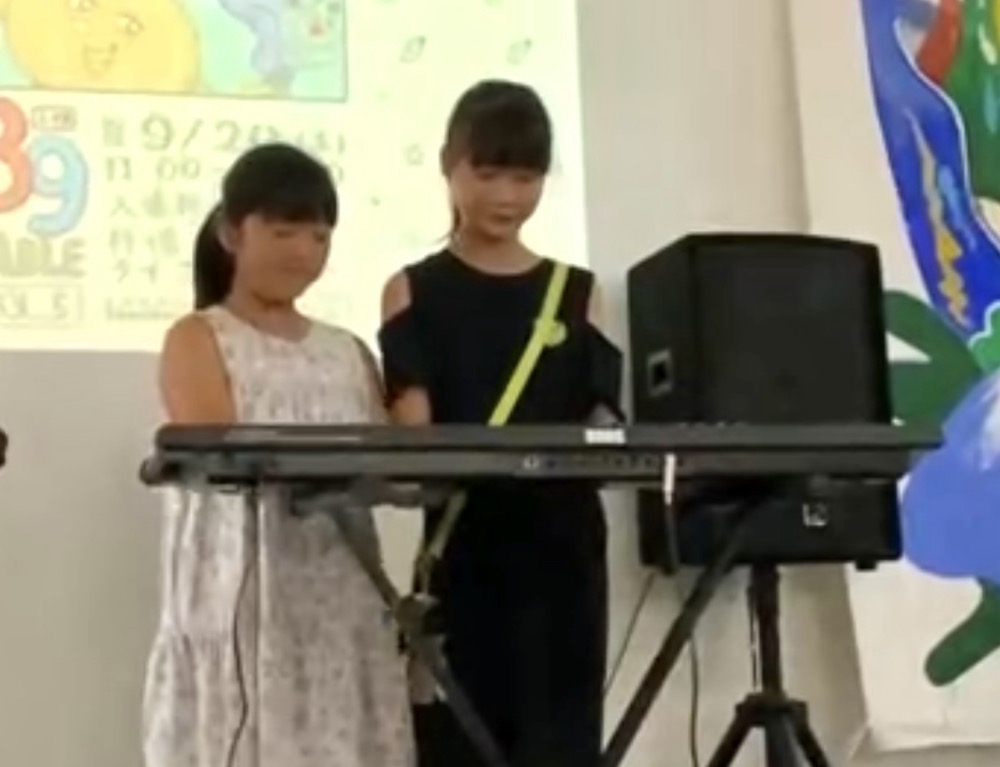 京都市南区の姉妹がバンドライブのステージで演奏！やり切ったと満面の笑み