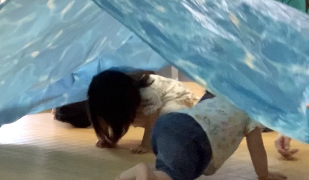 京都市の英語リトミック教室で2歳ちゃん達の初めてのレッスン体験！