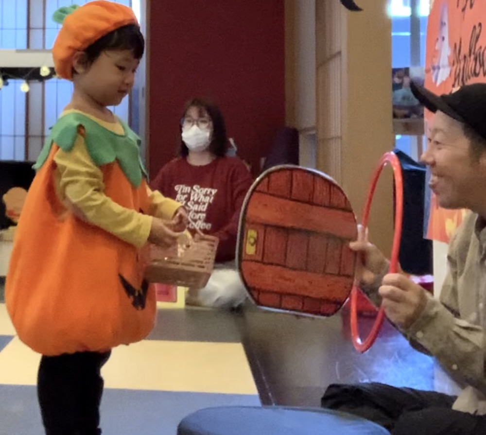 下京区&南区の英語リトミック教室の笑顔あふれるハッピーハロウィンレッスン!