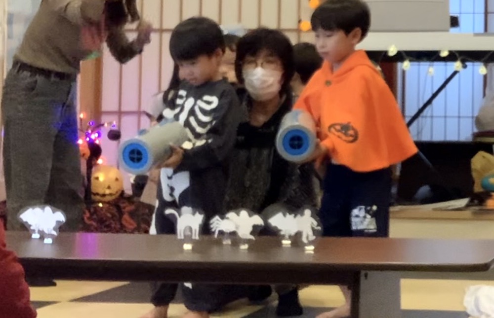 下京区&南区の英語リトミック教室の笑顔あふれるハッピーハロウィンレッスン!