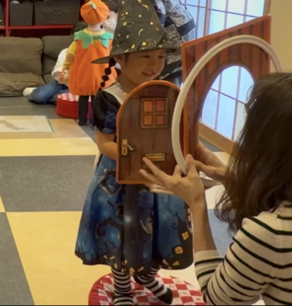 下京区&南区の英語リトミック教室の笑顔あふれるハッピーハロウィンレッスン!