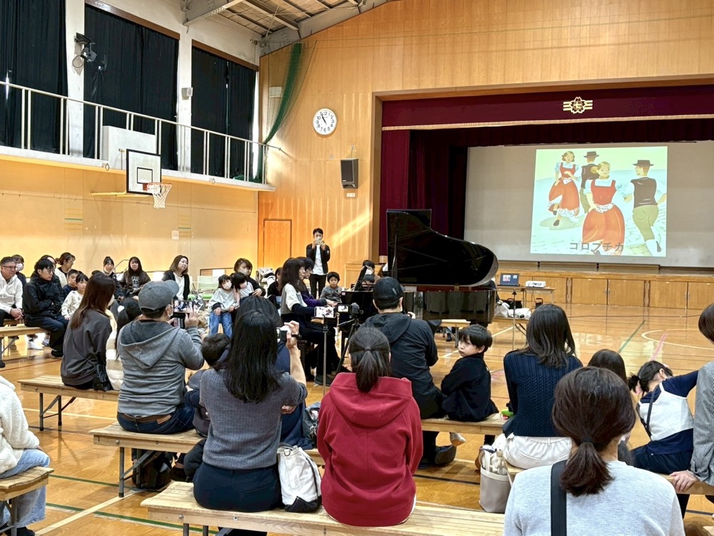 京都市下京区の七条第三小学校にてアットホームなピアノコンサート開催!