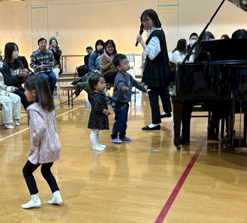 京都市下京区の七条第三小学校にてアットホームなピアノコンサート開催!