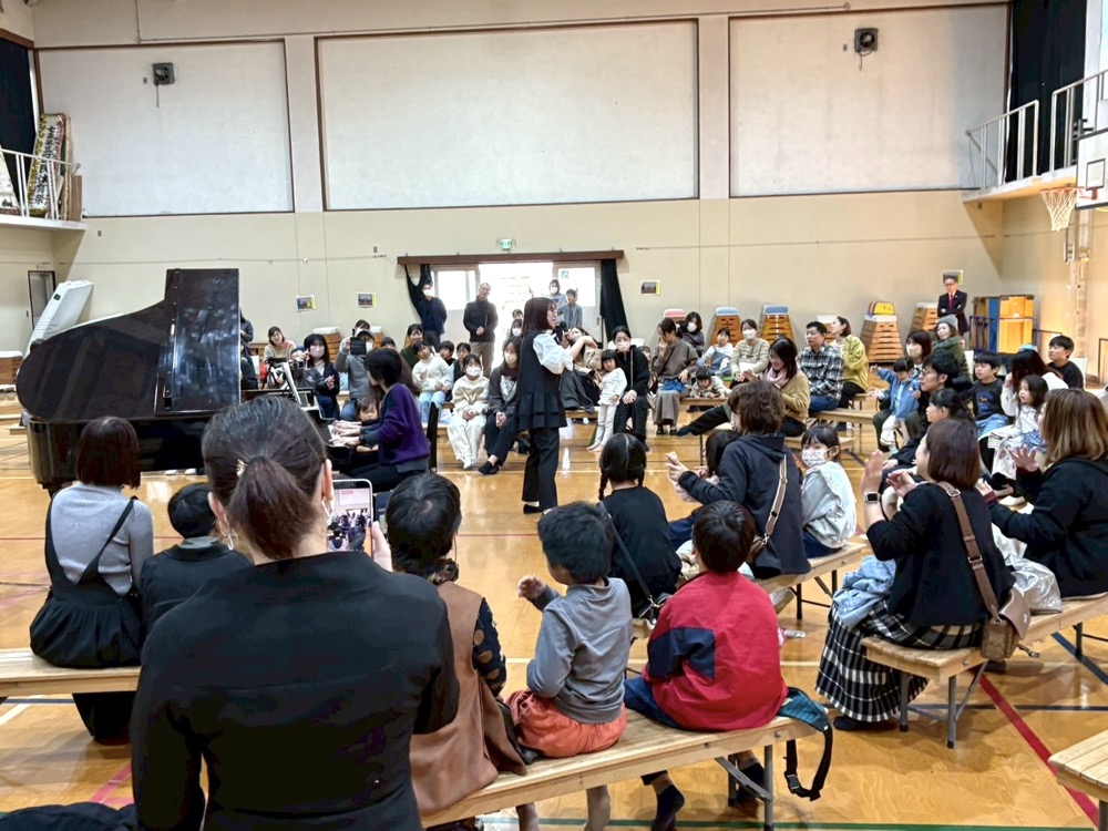 京都市下京区の七条第三小学校にてアットホームなピアノコンサート開催!