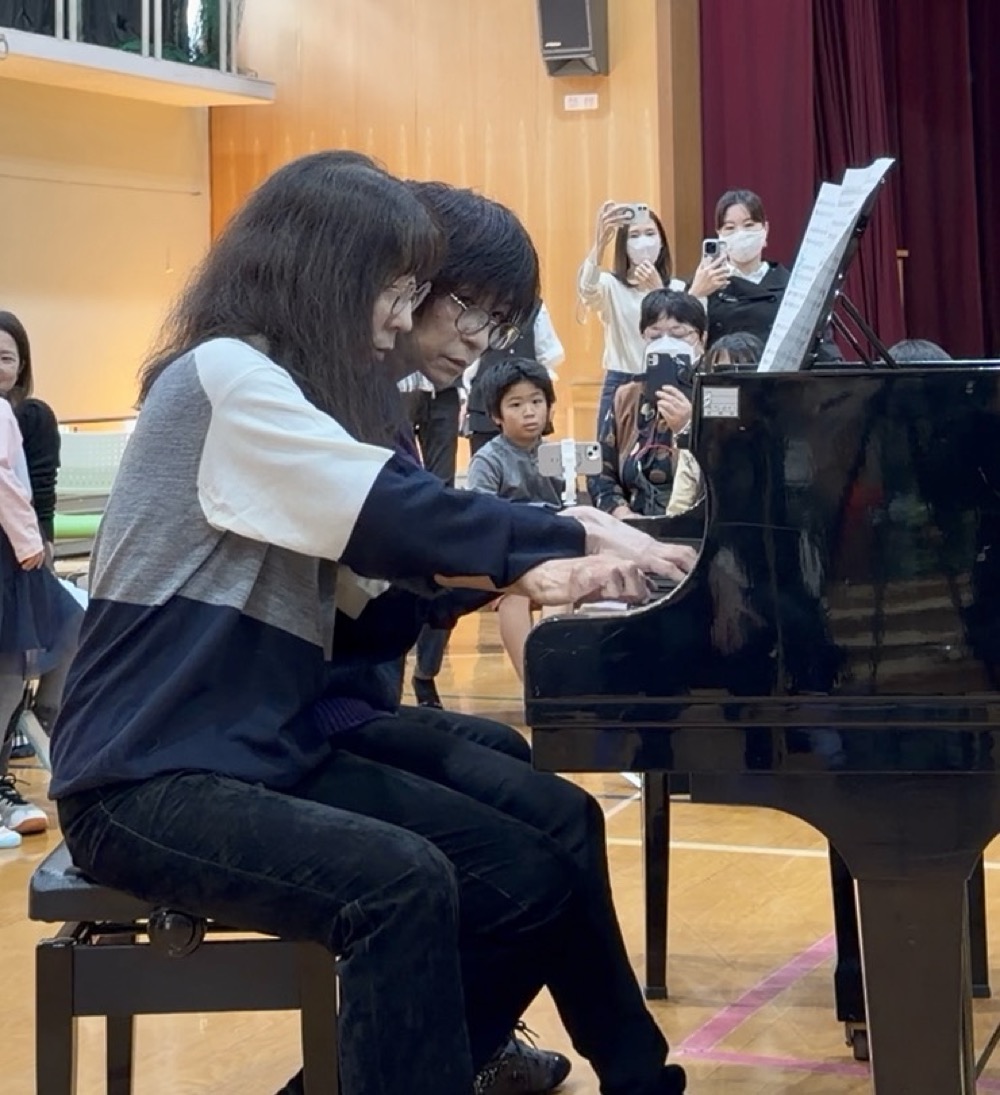 京都市下京区の七条第三小学校にてアットホームなピアノコンサート開催!