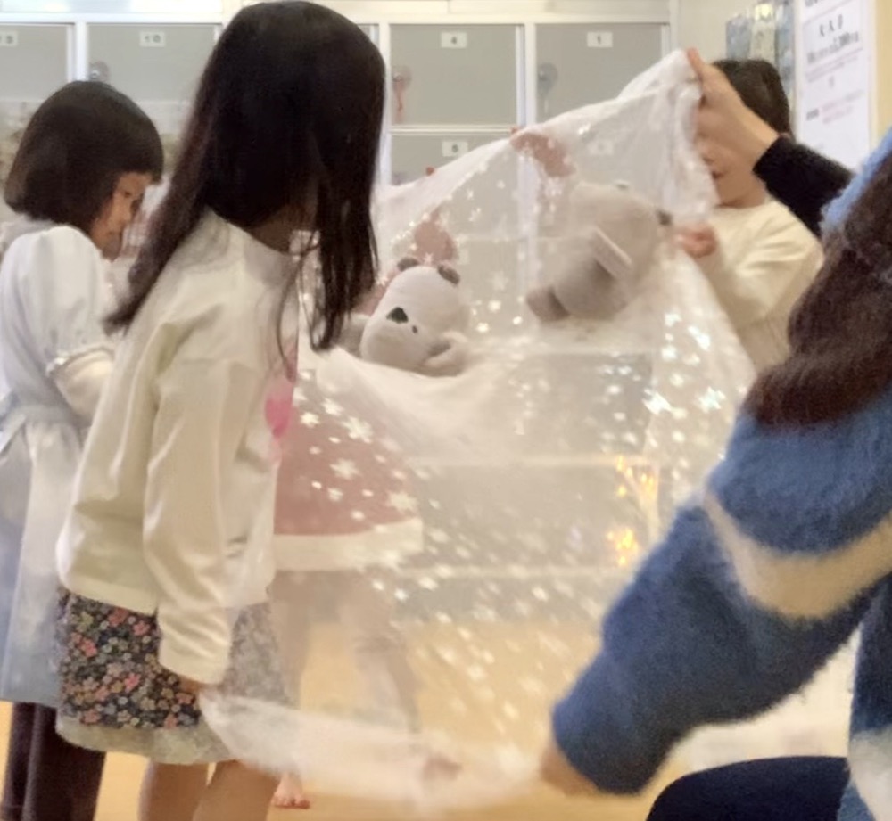 下京区＆南区の英語リトミック教室！笑顔あふれるクリスマスレッスン！