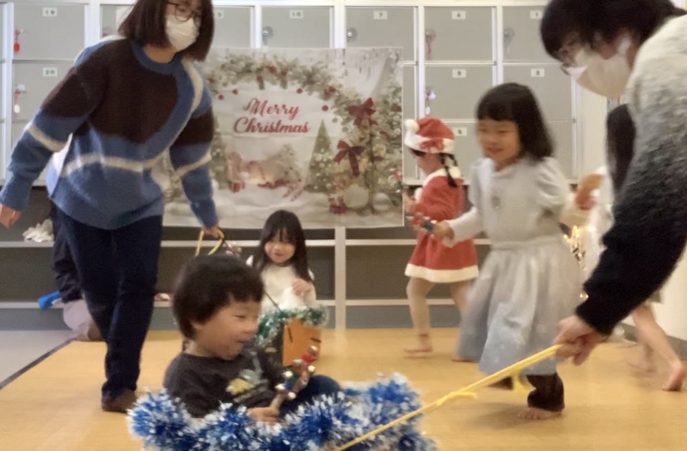 下京区＆南区の英語リトミック教室！笑顔あふれるクリスマスレッスン！