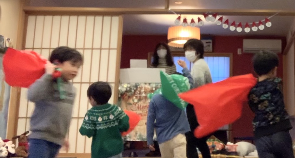 下京区＆南区の英語リトミック教室！笑顔あふれるクリスマスレッスン！