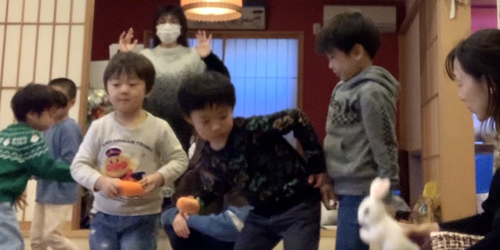 下京区＆南区の英語リトミック教室！笑顔あふれるクリスマスレッスン！