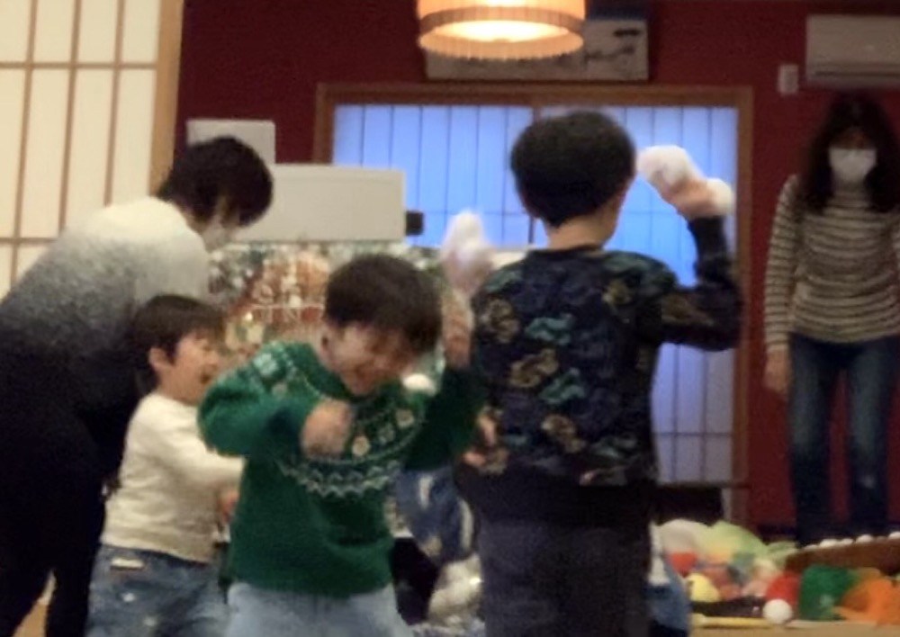 下京区＆南区の英語リトミック教室！笑顔あふれるクリスマスレッスン！