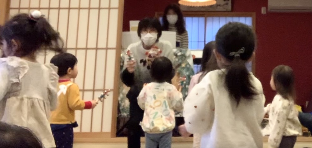 下京区＆南区の英語リトミック教室！笑顔あふれるクリスマスレッスン！