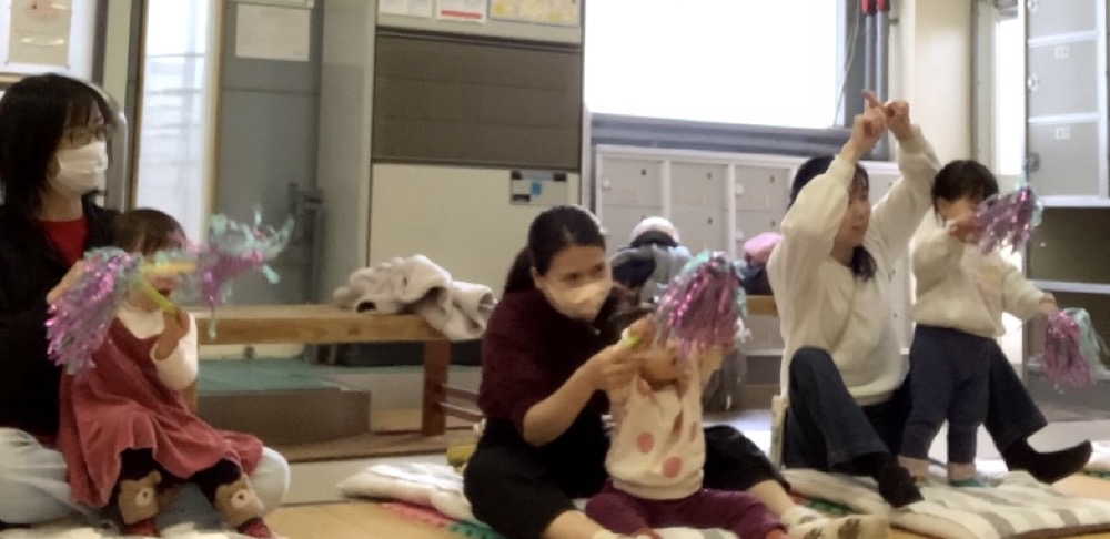 下京区＆南区のベビーリトミックでベビーサンタが音楽に合わせて大活躍！