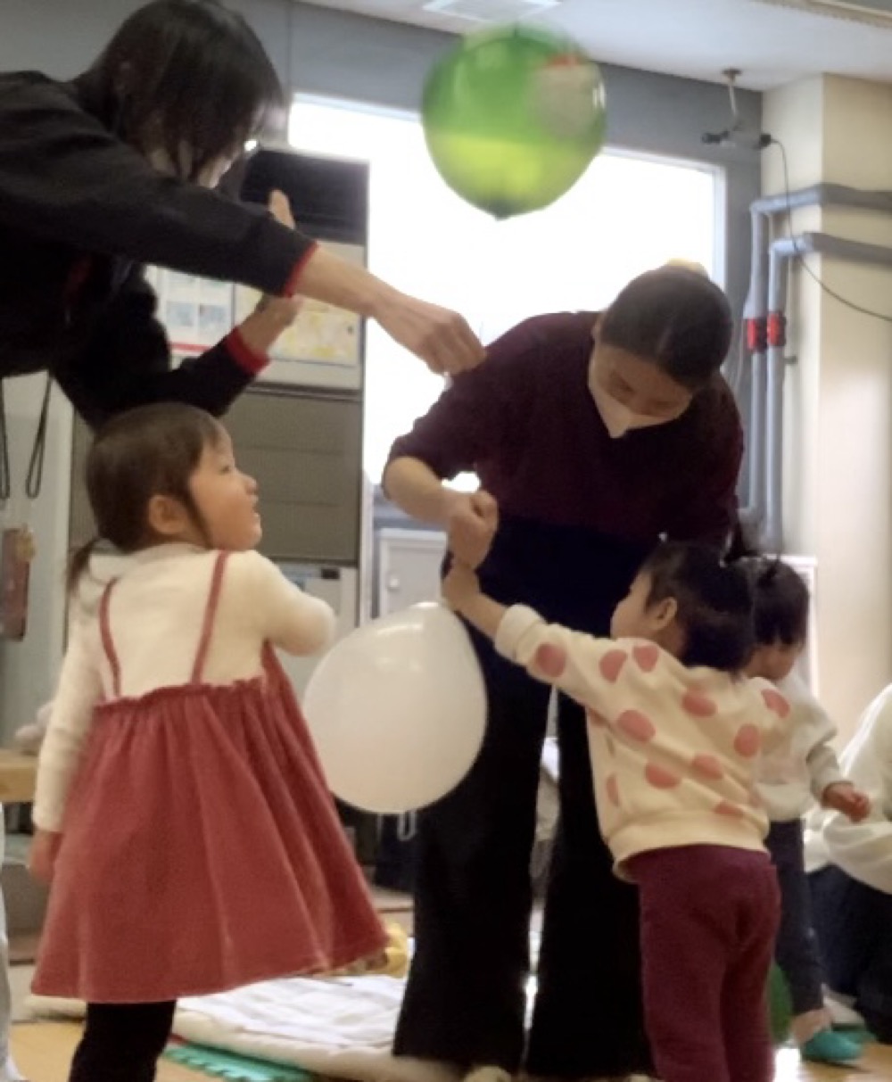 下京区＆南区のベビーリトミックでベビーサンタが音楽に合わせて大活躍！