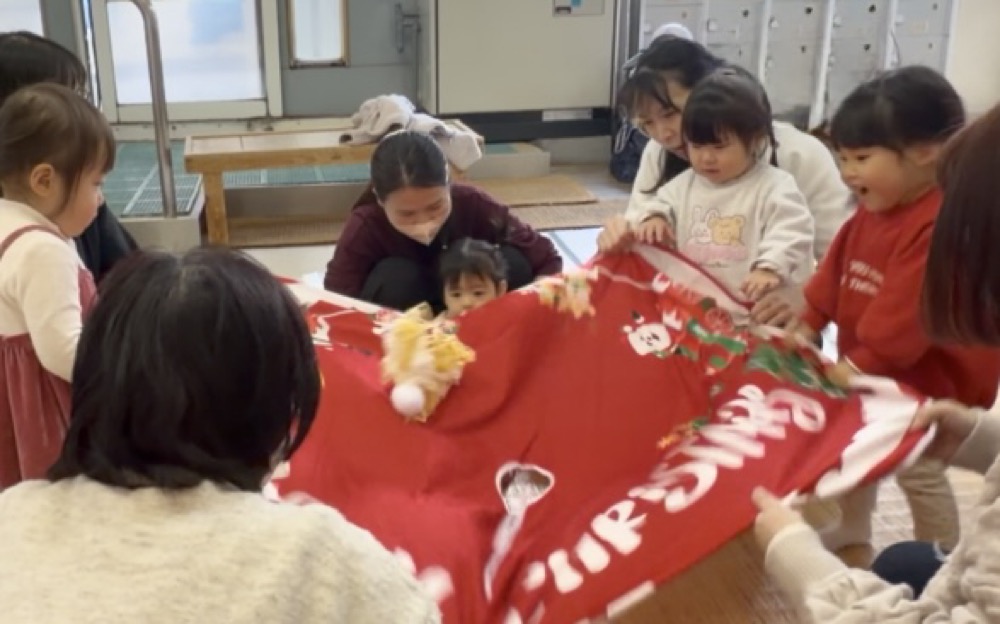 下京区＆南区のベビーリトミックでベビーサンタが音楽に合わせて大活躍！