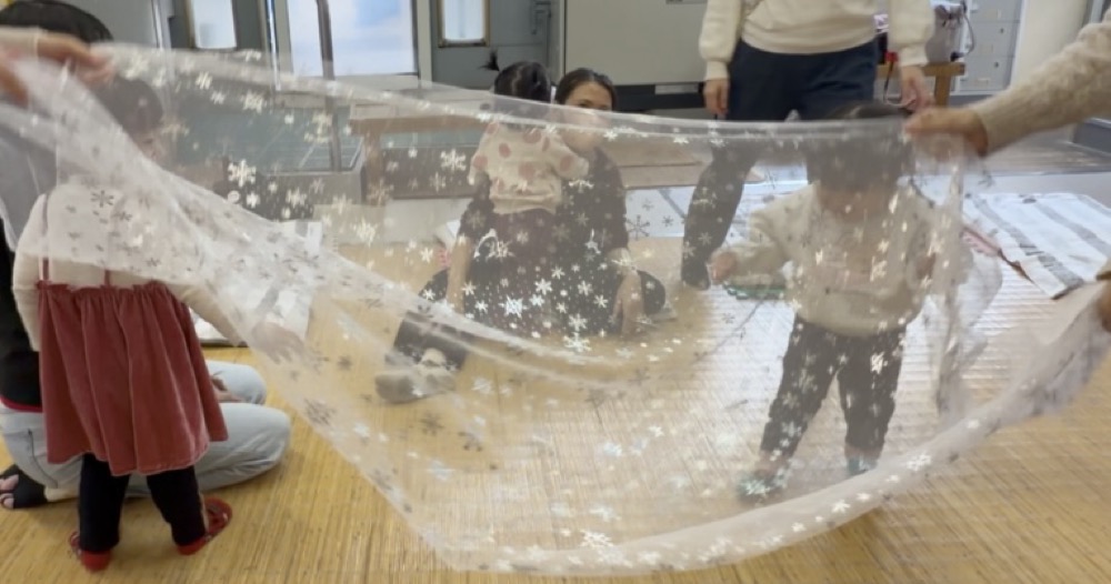 下京区＆南区のベビーリトミックでベビーサンタが音楽に合わせて大活躍！