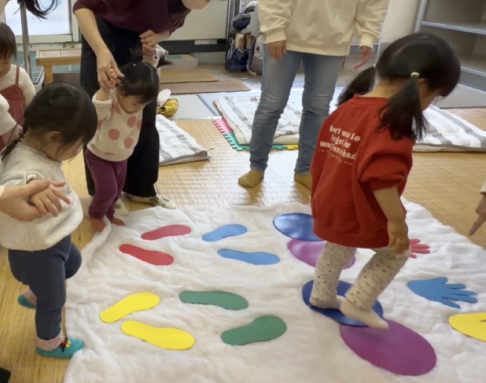 下京区＆南区のベビーリトミックでベビーサンタが音楽に合わせて大活躍！