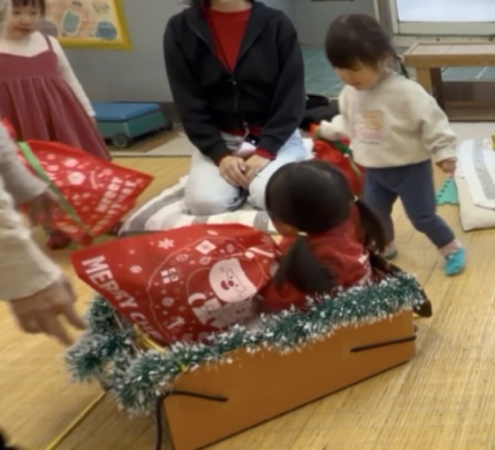 下京区＆南区のベビーリトミックでベビーサンタが音楽に合わせて大活躍！