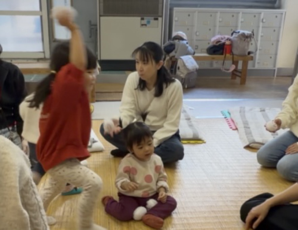 下京区＆南区のベビーリトミックでベビーサンタが音楽に合わせて大活躍！