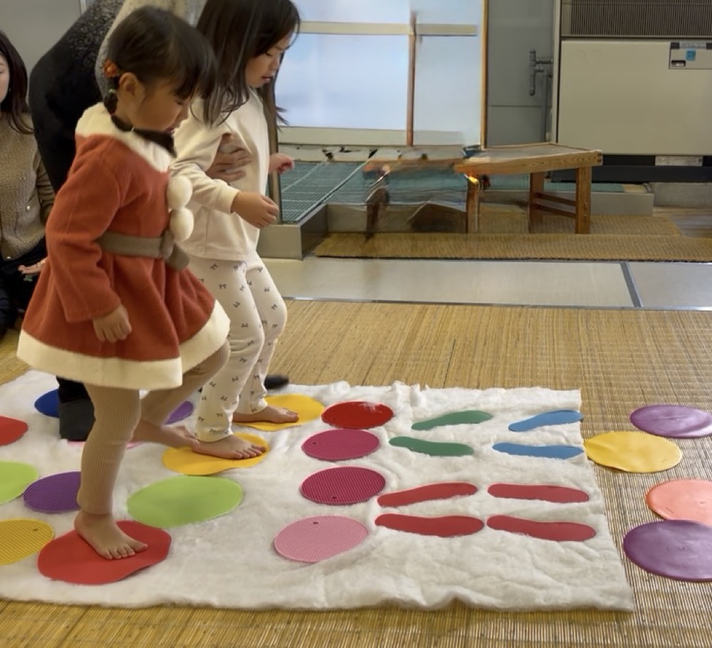 下京区＆南区の英語リトミック教室！笑顔あふれるクリスマスレッスン！