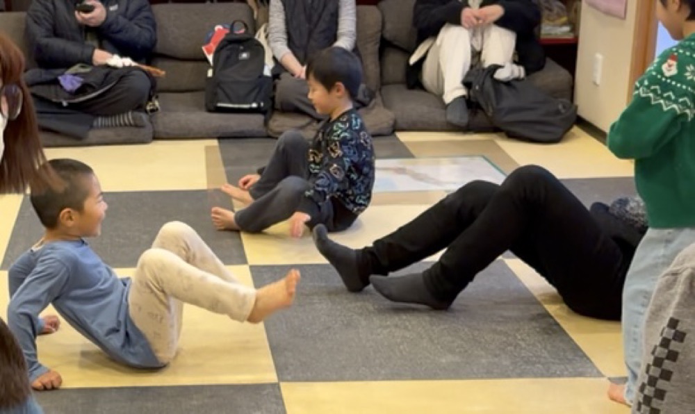 下京区＆南区の英語リトミック教室！笑顔あふれるクリスマスレッスン！