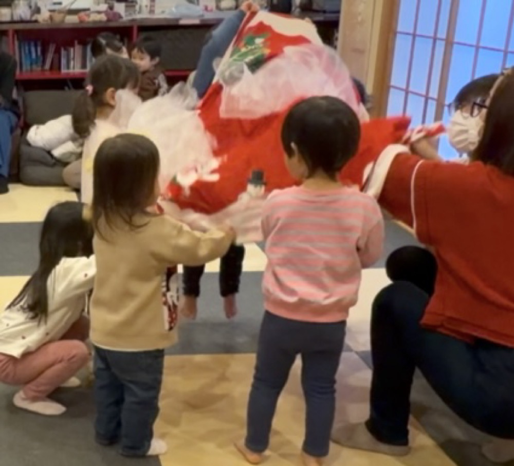 下京区＆南区の英語リトミック教室！笑顔あふれるクリスマスレッスン！