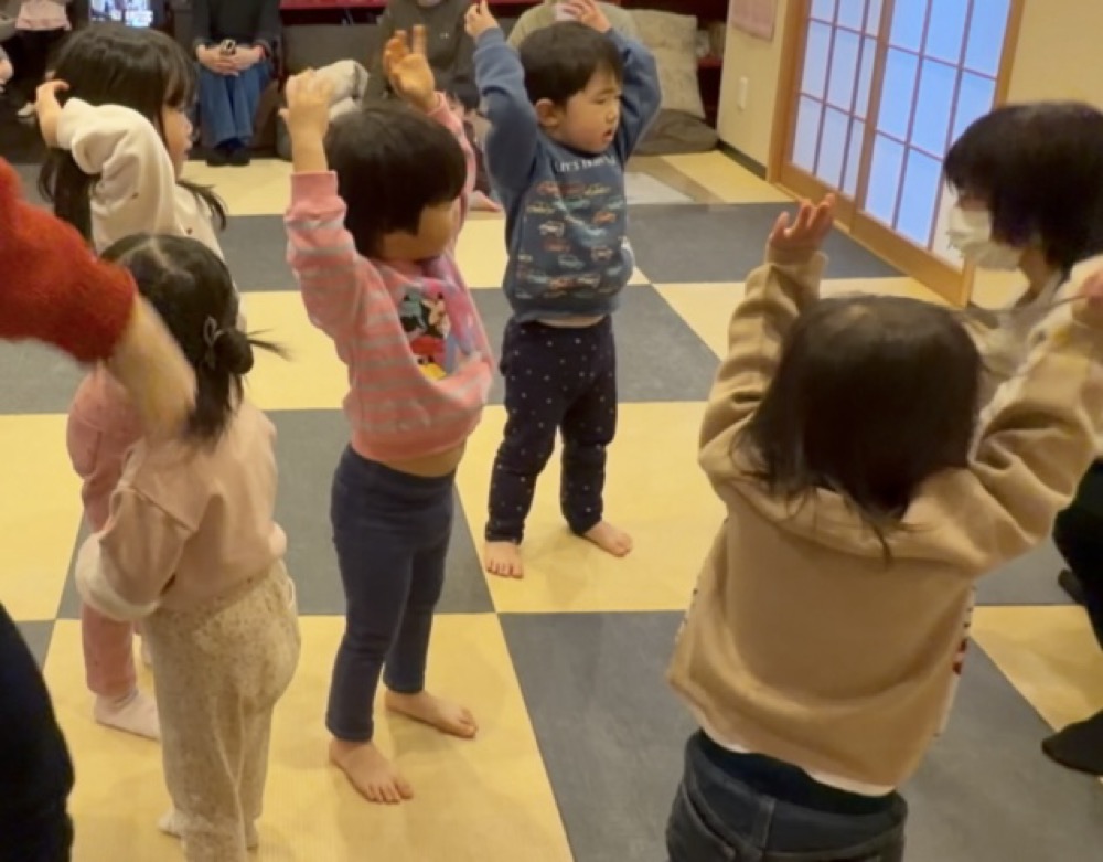 下京区＆南区の英語リトミック教室！笑顔あふれるクリスマスレッスン！