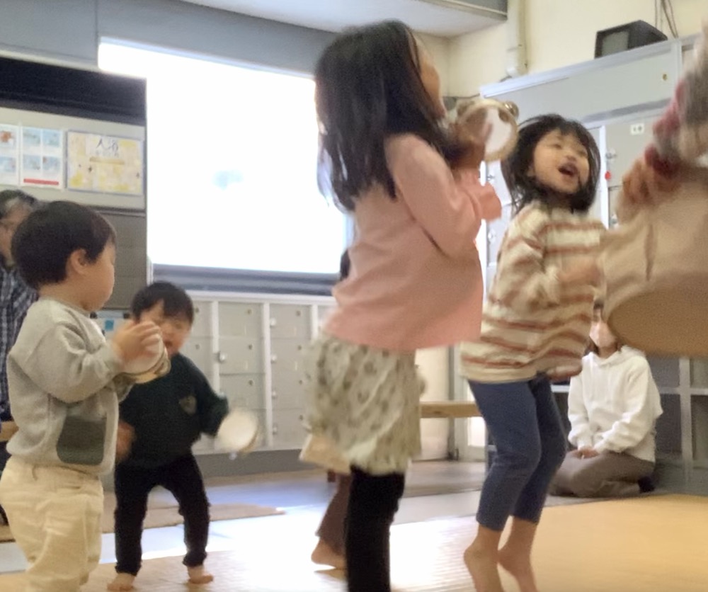 京都市の英語リトミック教室♪笑顔いっぱい、五感で楽しむお正月リトミック!