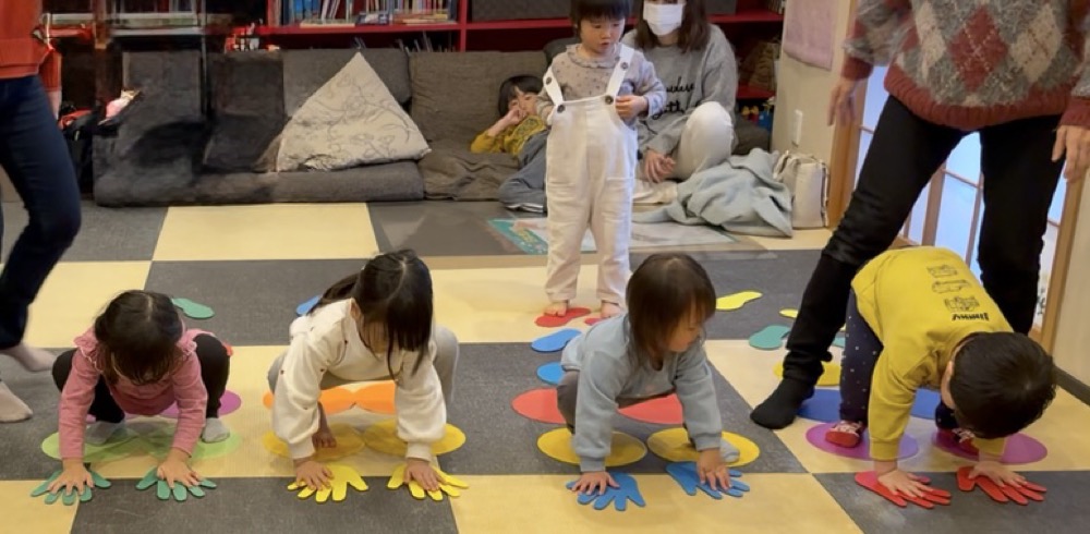 京都市の英語リトミック教室♪笑顔いっぱい、五感で楽しむお正月リトミック!