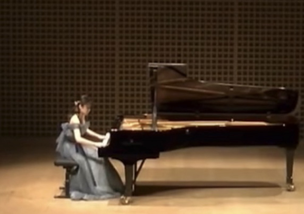 下京区&南区のピアノ教室の生徒の卒業演奏会♪
夢の中学の先生に。