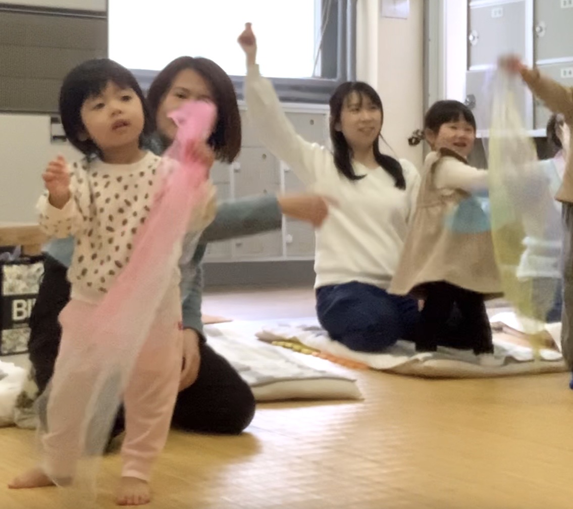 下京区&南区のベビーリトミック♪春を音楽に合わせながら楽しく表現!
