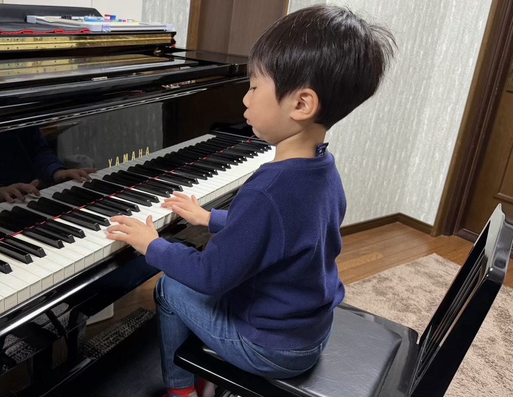 下京区&南区のピアノ教室♪発表会に向けてエネルギー全開の4歳くん