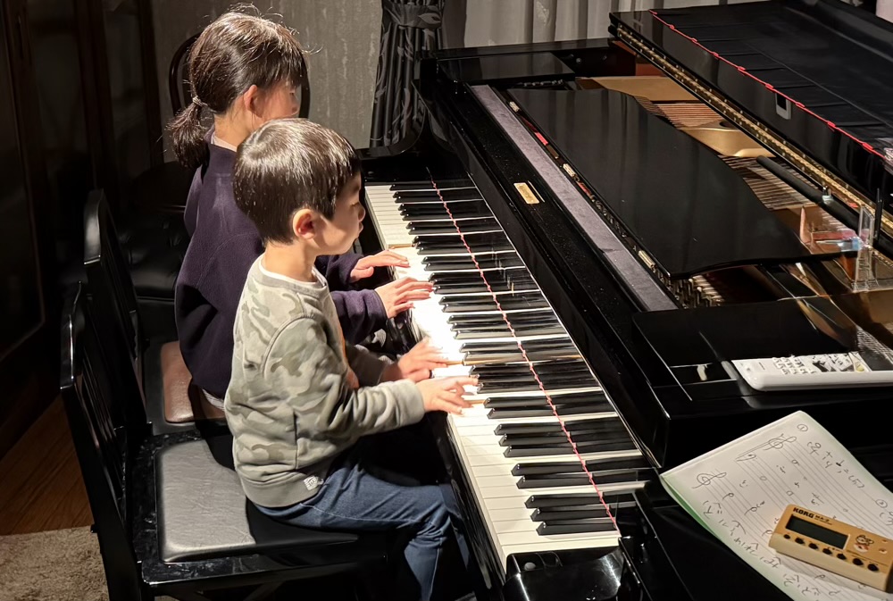 下京区&南区のピアノ教室♪発表会に向けてエネルギー全開の4歳くん