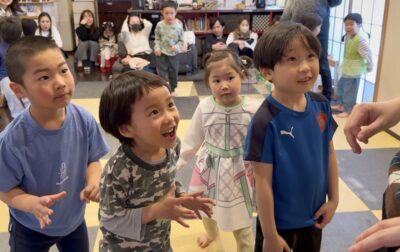 下京区＆南区の英語リトミック♪ 楽しかったとはじける笑顔で卒業！新しいステージへ！