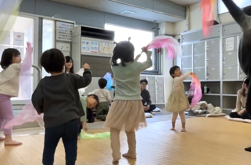 下京区＆南区の英語リトミック♪一生懸命に学ぶことは楽しい！と笑顔いっぱいのレッスン