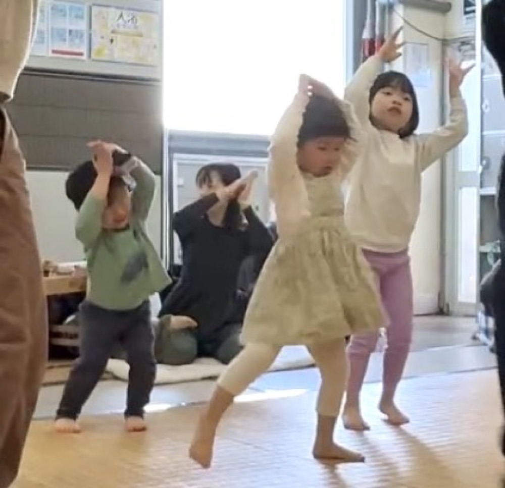 下京区＆南区の英語リトミック♪一生懸命に学ぶことは楽しい！と笑顔いっぱいのレッスン