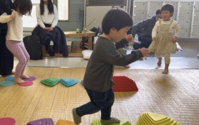 下京区＆南区の英語リトミック♪一生懸命に学ぶことは楽しい！できたの笑顔がいっぱい