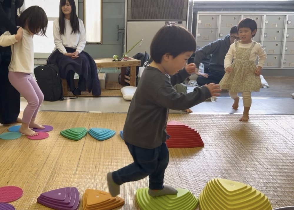 下京区＆南区の英語リトミック♪一生懸命に学ぶことは楽しい！と笑顔いっぱいのレッスン