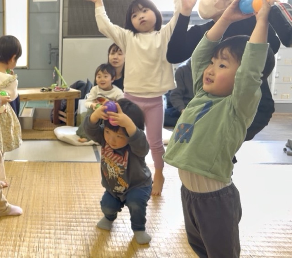 下京区＆南区の英語リトミック♪一生懸命に学ぶことは楽しい！と笑顔いっぱいのレッスン